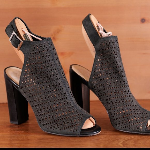 Vince Camuto Shoes - *HOST PICK*VINCE CAMUTO Black Leather Bootie Sz 8